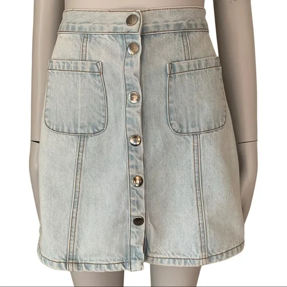 BDG Light Blue Denim Snap Front Pocket Mini Skirt Size Small - Picture 3 of 15